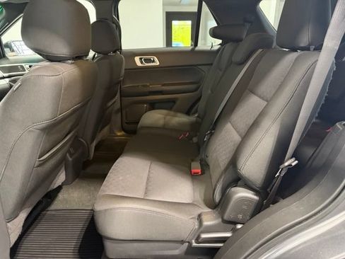 Used 2014 Ford Explorer XLT w/ Equipment Group 201A AWD/4WD image 28