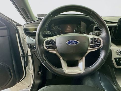 Used 2024 Ford Explorer XLT AWD/4WD image 14