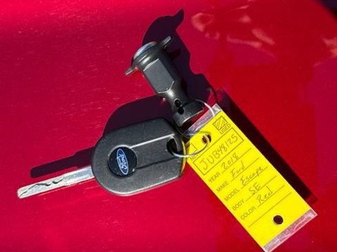 Used 2018 Ford Escape SE w/ SE Sport Appearance Package FWD image 13
