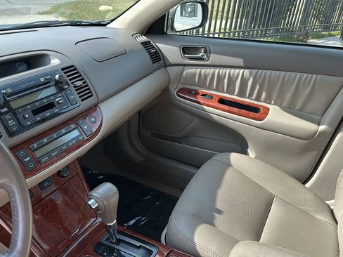 Used 2005 Toyota Camry LE image 11