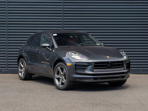 Certified 2023 Porsche Macan AWD/4WD image 10