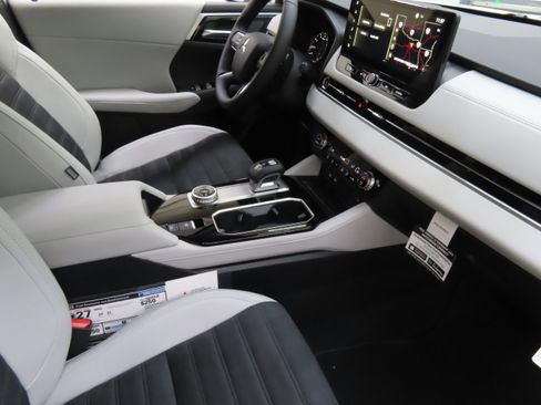 New 2025 Mitsubishi Outlander SE image 24