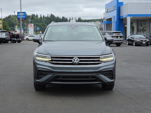 Used 2023 Volkswagen Tiguan SE AWD/4WD image 3