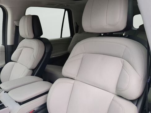 New 2026 Lincoln Navigator L Reserve AWD/4WD image 10