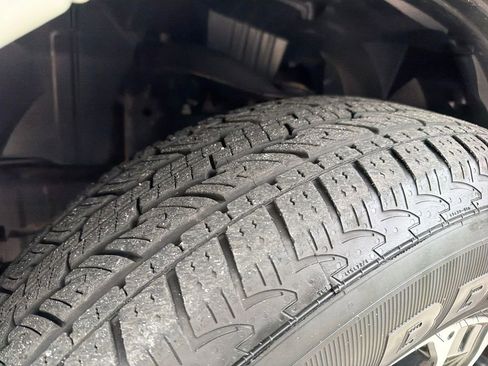 Used 2024 Nissan Titan SV w/ SV Convenience Package image 13