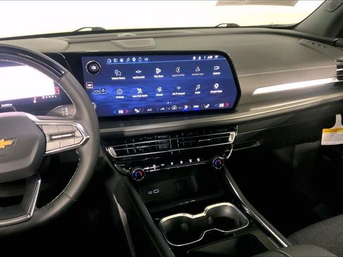 Used 2025 Chevrolet Traverse LT w/ Enhanced Driving Package FWD image 6