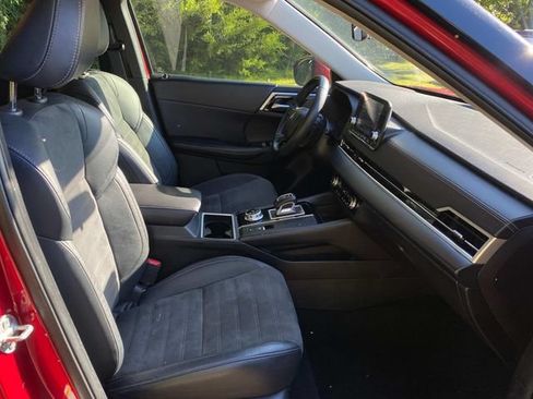 Used 2023 Mitsubishi Outlander SE Black Edition FWD image 35