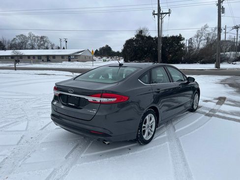 Used 2018 Ford Fusion SE image 4