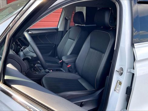 Used 2022 Volkswagen Tiguan SE image 24