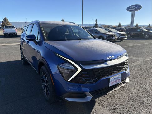 Used 2023 Kia Sportage EX image 3