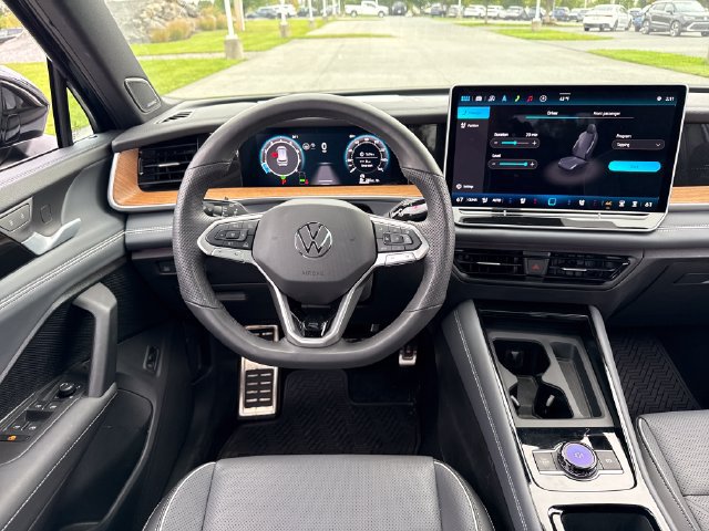 Used 2025 Volkswagen Tiguan SEL R-Line AWD/4WD image 20
