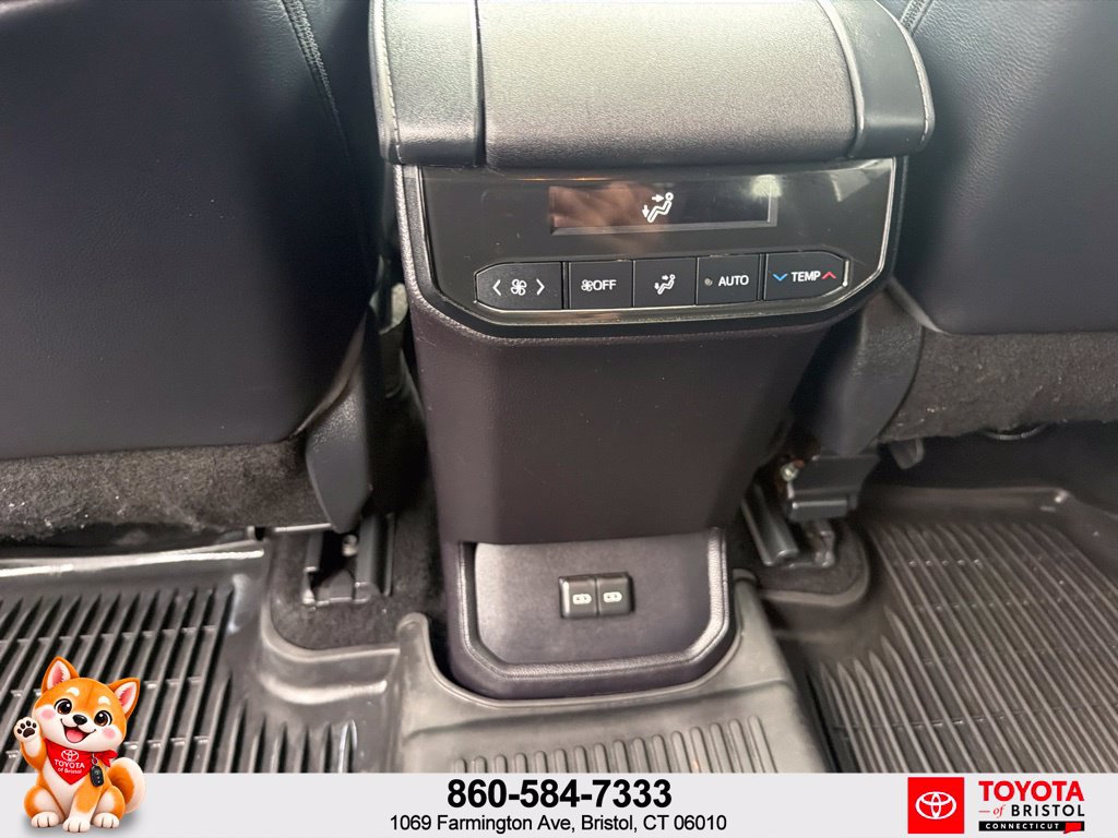Used 2022 Toyota Highlander XLE AWD/4WD image 35