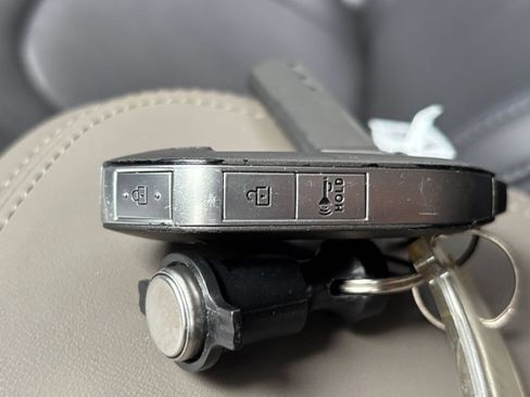 Used 2026 Kia Carnival FWD image 22
