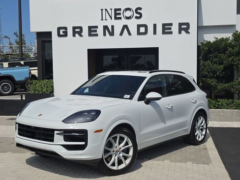 Used 2024 Porsche Cayenne AWD/4WD image 1