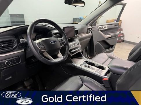Certified 2024 Ford Explorer XLT w/ Equipment Group 202A RWD image 9