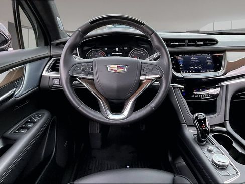 Used 2025 Cadillac XT6 Premium Luxury w/ Platinum Package AWD/4WD image 5