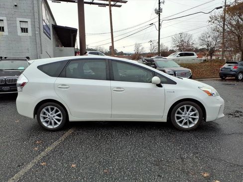 Used 2013 Toyota Prius V Five image 2