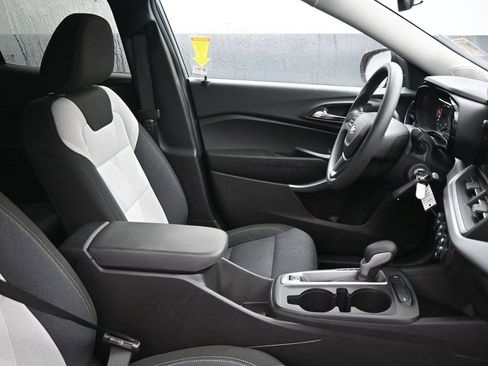 Used 2025 Chevrolet Trax LS image 14