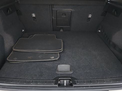 Used 2020 Volvo XC40 T4 Momentum FWD image 38