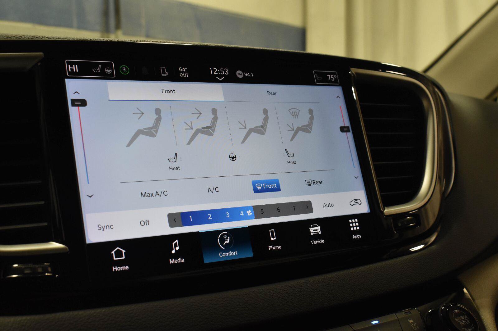 Used 2023 Chrysler Pacifica Touring-L FWD image 16
