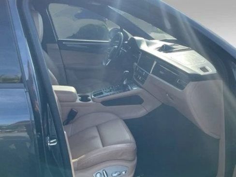 Used 2020 Porsche Macan AWD/4WD image 3