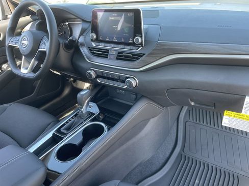 New 2025 Nissan Altima 2.5 SV image 32