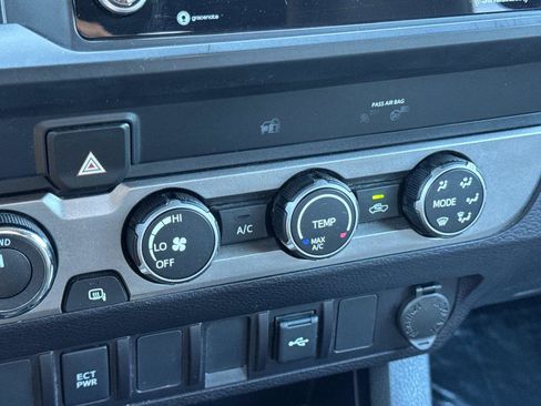 Used 2022 Toyota Tacoma SR image 18