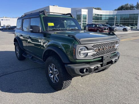 Used 2023 Ford Bronco Badlands image 2