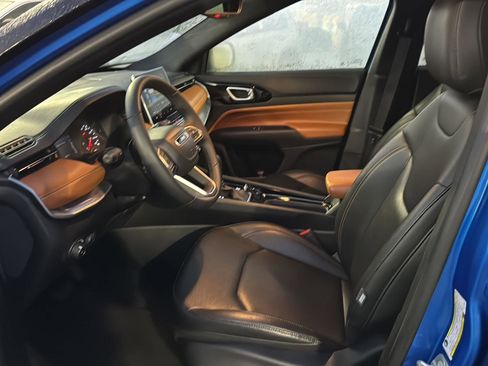 Used 2024 Jeep Compass Limited image 8