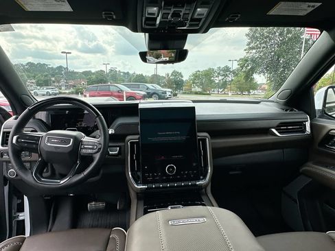 Used 2026 GMC Yukon Denali Ultimate w/ LPO, Illumination Package AWD/4WD image 3