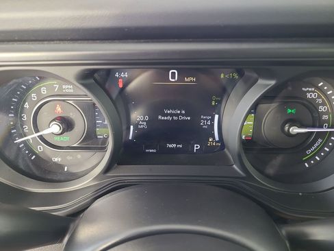 Used 2025 Jeep Wrangler Unlimited Sahara AWD/4WD image 11