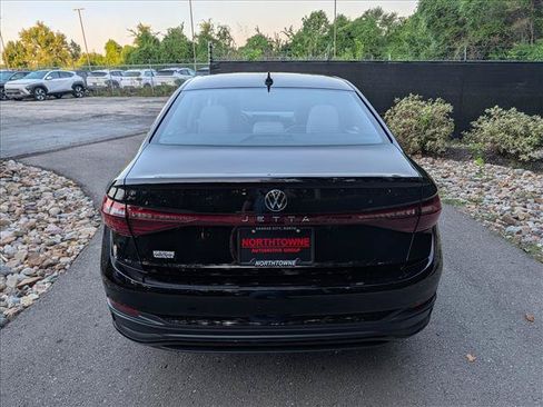Certified 2025 Volkswagen Jetta S FWD image 4