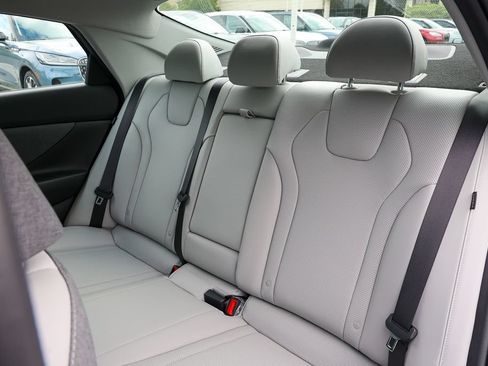 Used 2024 Hyundai Elantra Limited FWD image 36