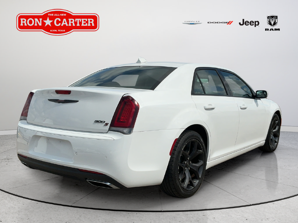 Certified 2022 Chrysler 300 S RWD image 6