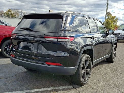 Used 2023 Jeep Grand Cherokee Altitude AWD/4WD image 12