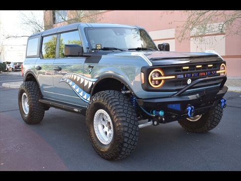 Used 2021 Ford Bronco Black Diamond image 2