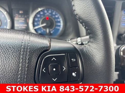 Used 2015 Toyota Sienna XLE Premium FWD image 23