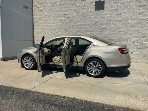 Used 2018 Ford Taurus Limited FWD image 13