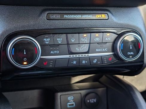 Used 2022 Ford Escape SE w/ SE Sport Appearance Package image 16