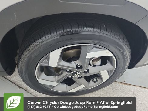Used 2025 Hyundai Venue SEL FWD image 32