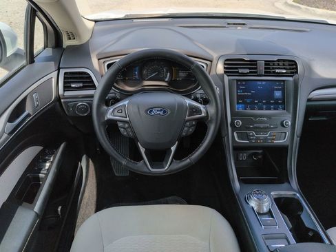 Used 2019 Ford Fusion SE w/ Equipment Group 151A FWD image 16
