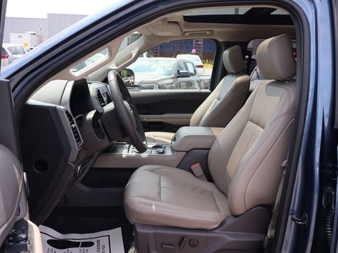 Used 2020 Ford Expedition XLT w/ Equipment Group 202A AWD/4WD image 21