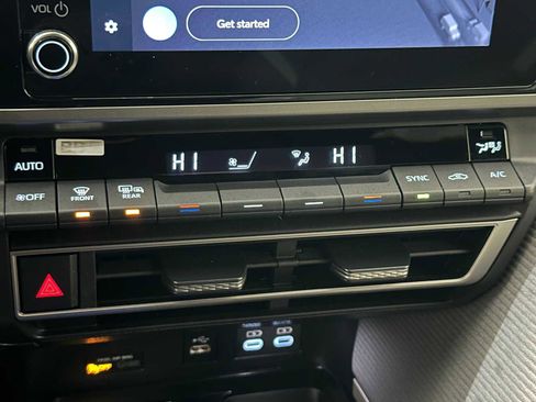 Used 2025 Toyota Camry SE image 15