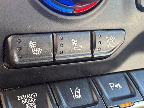 Used 2020 Chevrolet Silverado 3500 High Country image 15