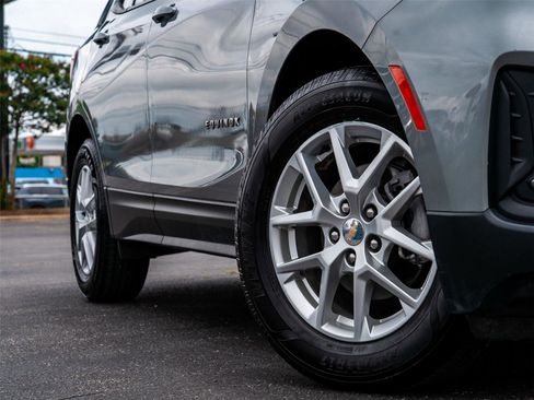 Used 2023 Chevrolet Equinox LS FWD image 2