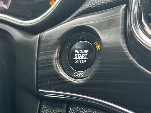 Used 2022 Jeep Grand Cherokee Limited image 23