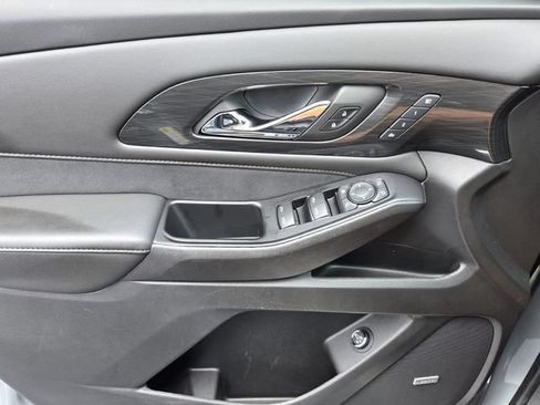 Used 2023 Chevrolet Traverse High Country FWD image 21