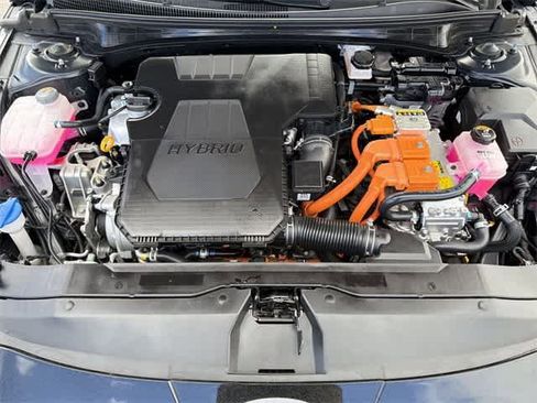 Certified 2025 Hyundai Elantra SEL image 17