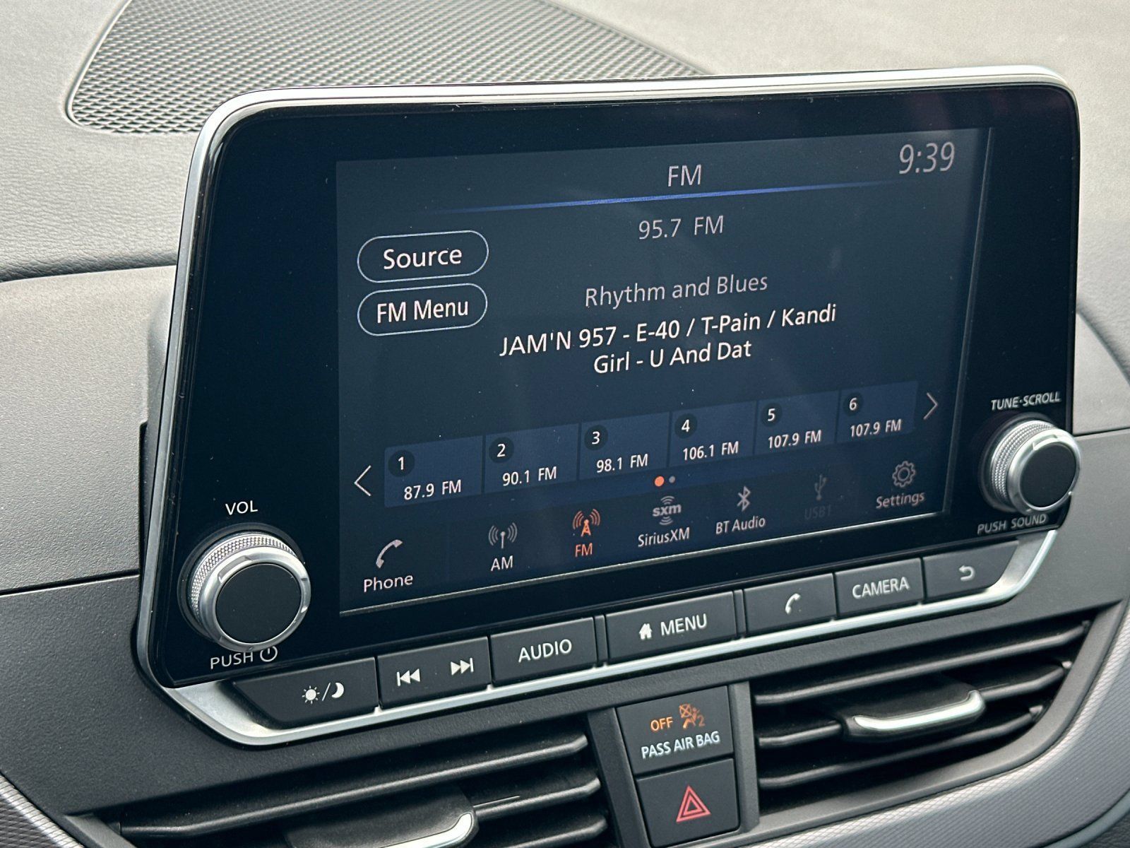 Used 2024 Nissan Altima 2.5 SR FWD image 16