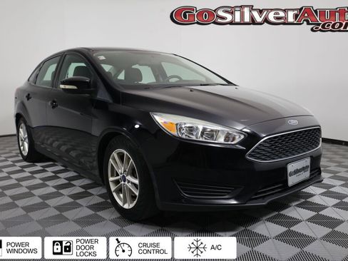 Used 2017 Ford Focus SE FWD image 1